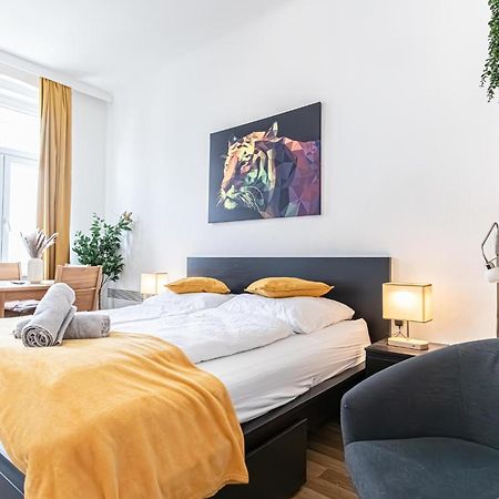 Explore Vienna: 1Br Retreat Near Westbahnhof Zewnętrze zdjęcie