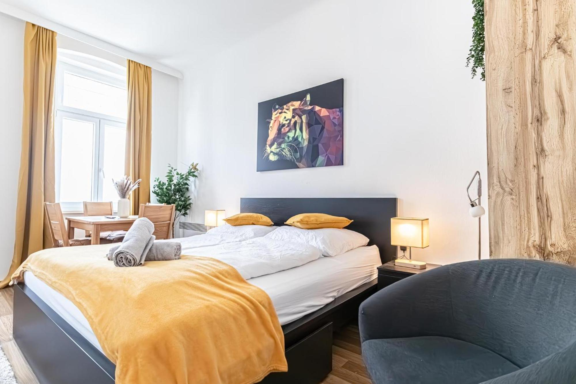 Explore Vienna: 1Br Retreat Near Westbahnhof Zewnętrze zdjęcie