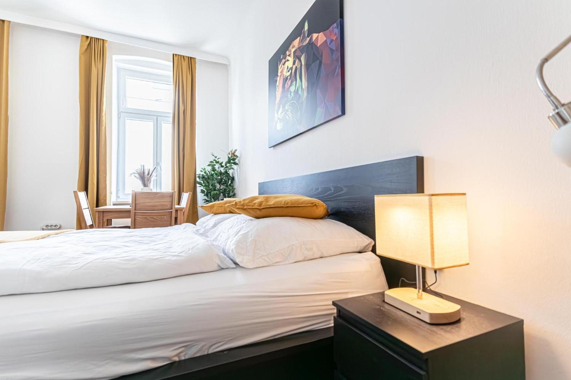 Explore Vienna: 1Br Retreat Near Westbahnhof Zewnętrze zdjęcie