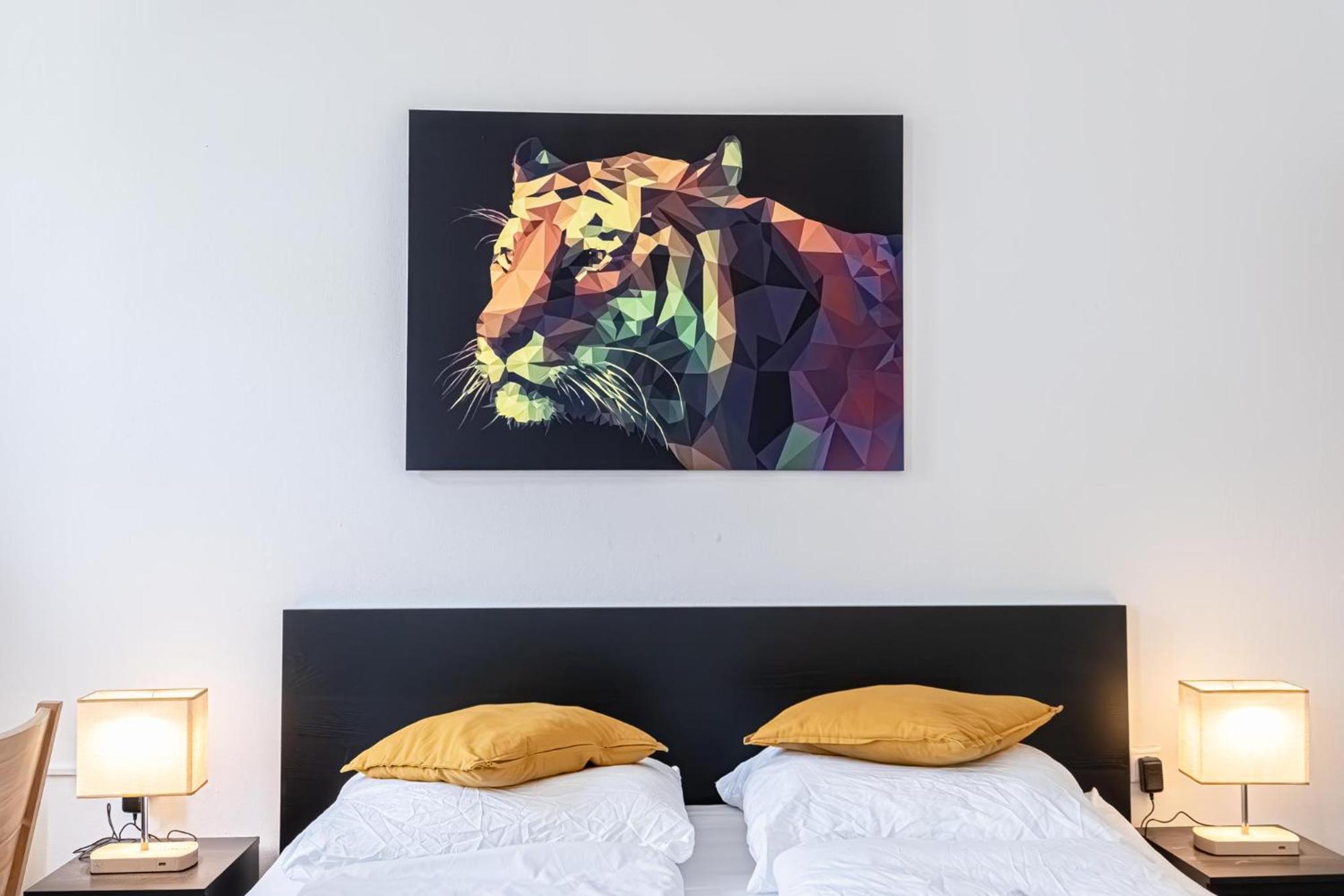 Explore Vienna: 1Br Retreat Near Westbahnhof Zewnętrze zdjęcie