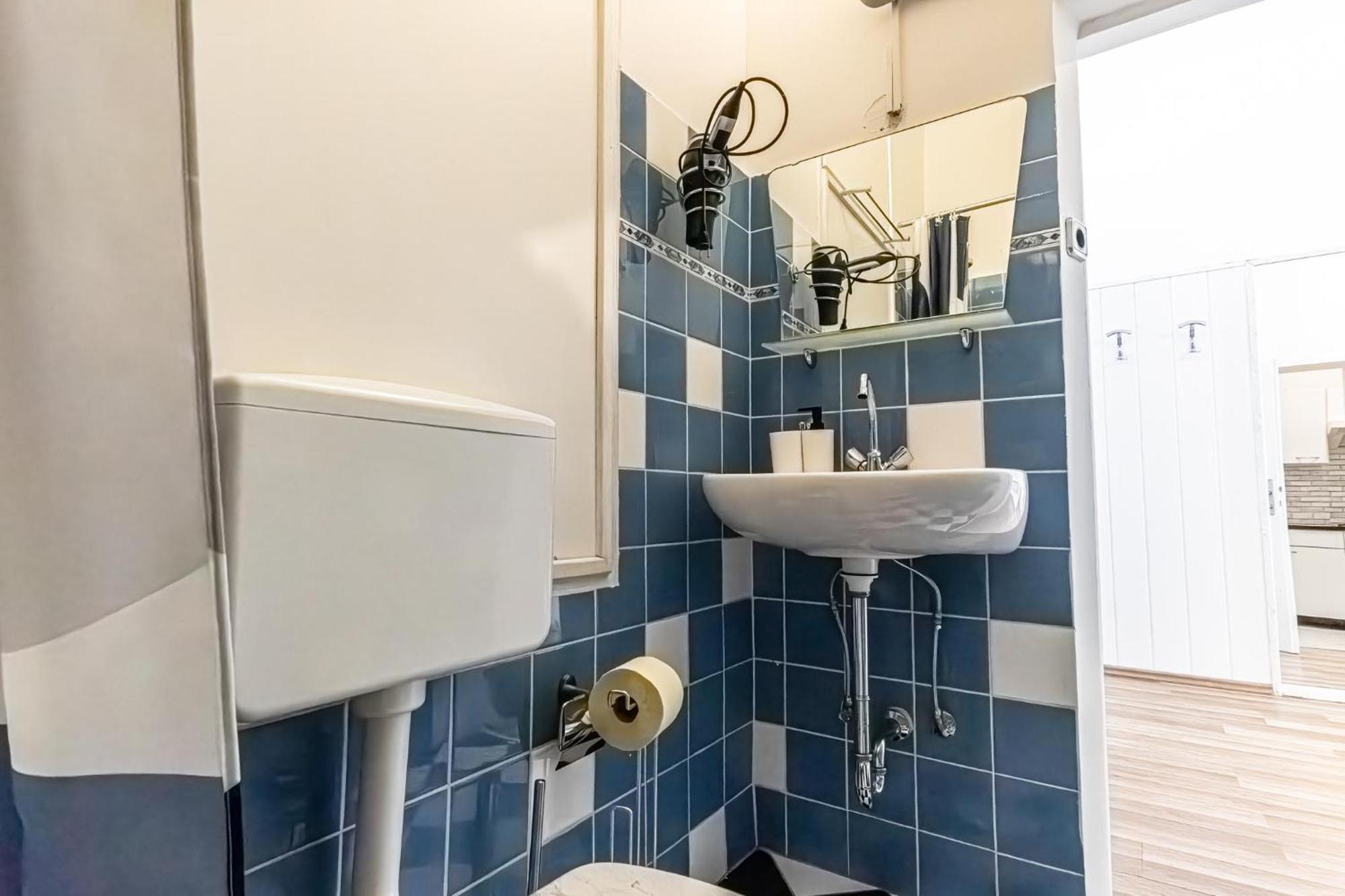 Explore Vienna: 1Br Retreat Near Westbahnhof Zewnętrze zdjęcie