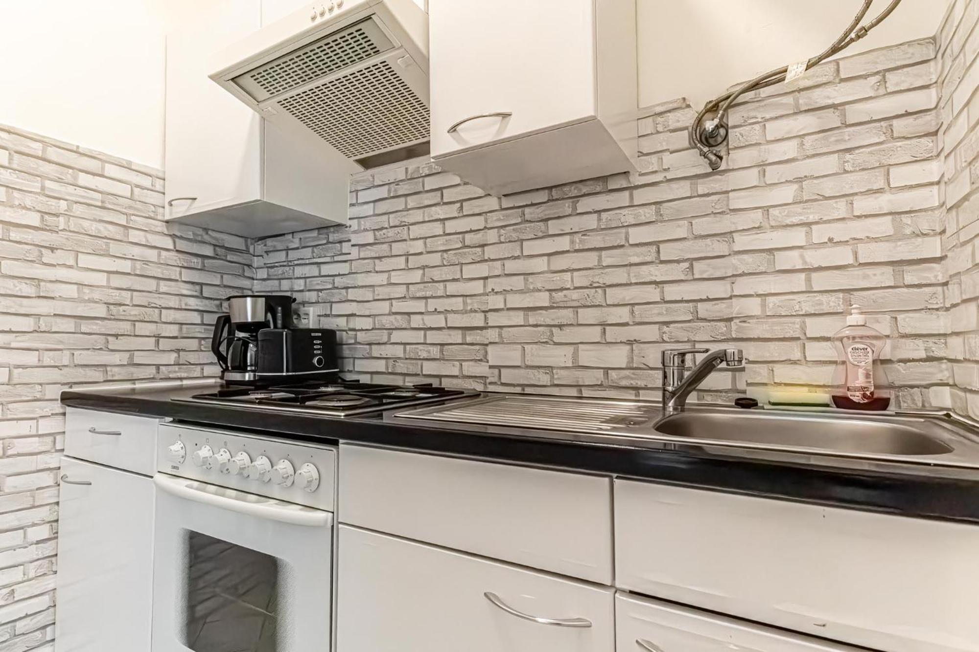 Explore Vienna: 1Br Retreat Near Westbahnhof Zewnętrze zdjęcie