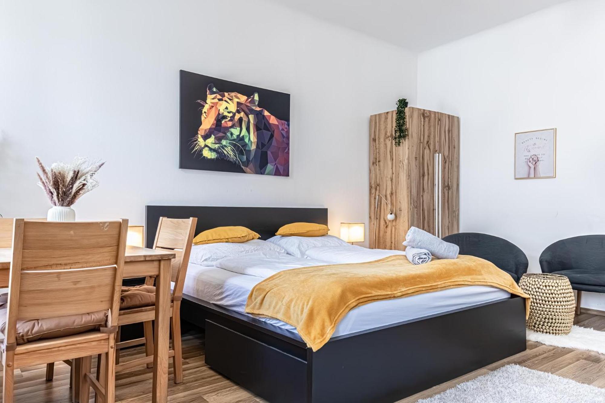 Explore Vienna: 1Br Retreat Near Westbahnhof Zewnętrze zdjęcie
