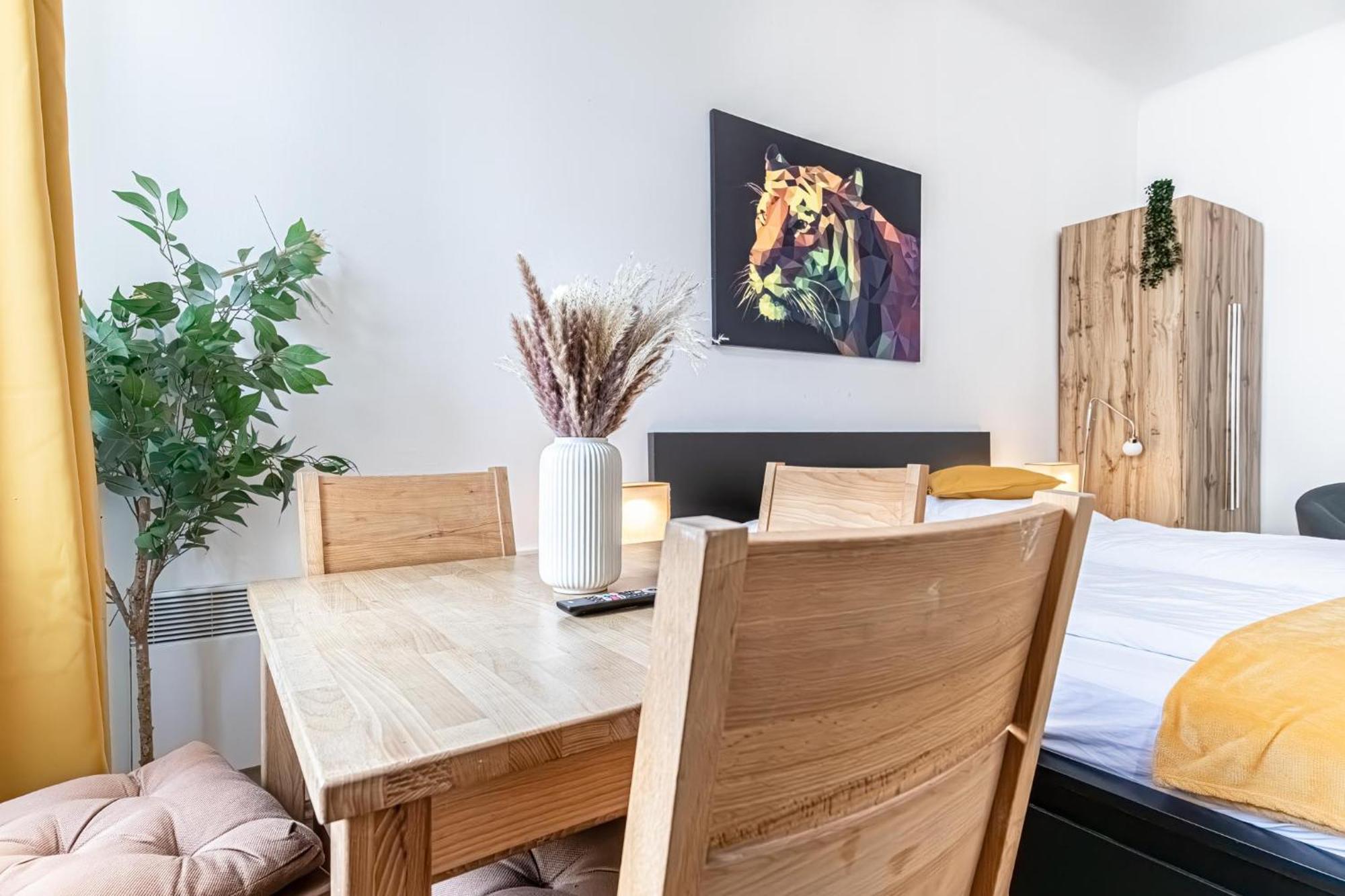 Explore Vienna: 1Br Retreat Near Westbahnhof Zewnętrze zdjęcie